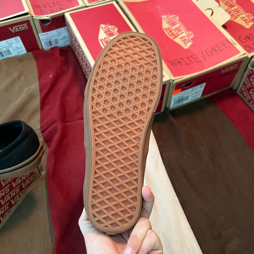 Vans - Picture 4 of 5